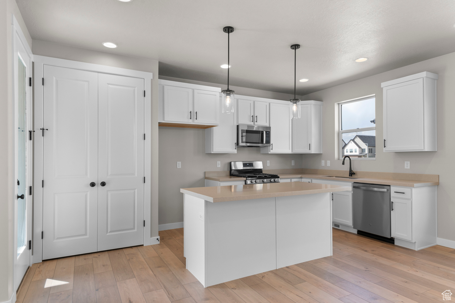 BROADVIEW SHORES COTTAGES 734 - Residential