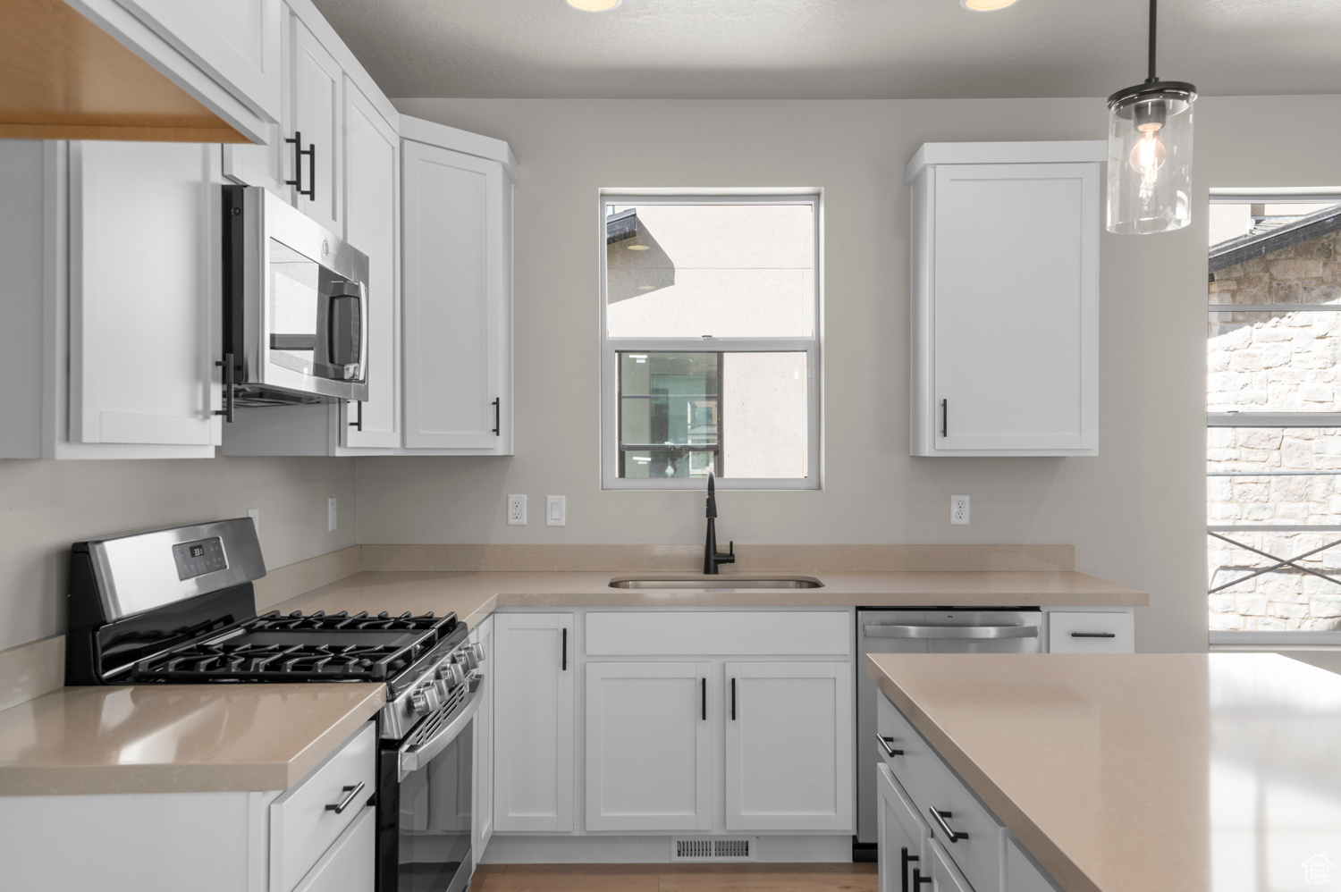 BROADVIEW SHORES COTTAGES 734 - Residential