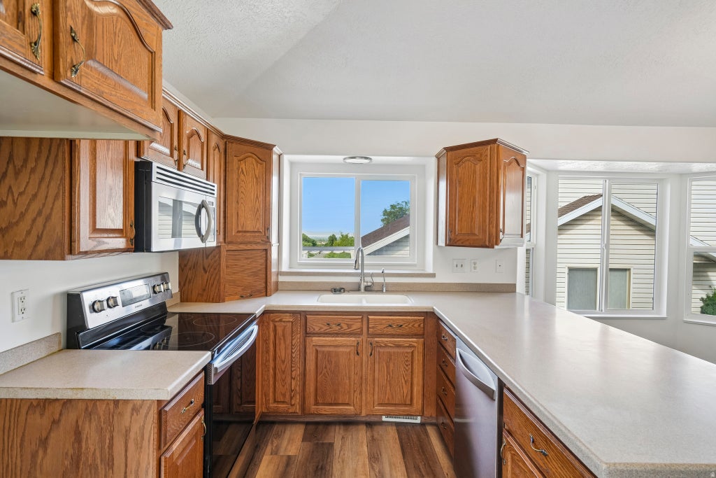 Photo of 1204 E 3225 N, Layton, UT 84040 (MLS # 2174335)