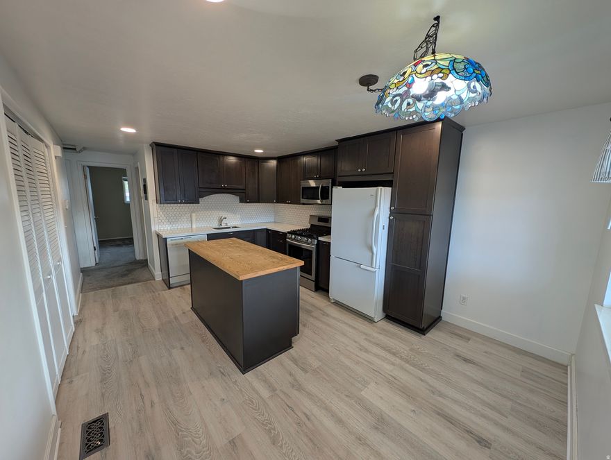 Priced to sell!!! Upper Level condo in sought after Murray neighborhood. Walk in and enjoy your recently remodeled kitchen with new LVP flooring. This condo also features two good sized bedrooms, 1 full bath, covered parking, private locked storage, adjacent green space and a gas fireplace. There is also a community pool. Best of all are the mountain Views from your covered porch. Come see for yourself!   Square footage figures are provided as a courtesy estimate only and were obtained from County Records .  Buyer is advised to obtain an independent measurement.