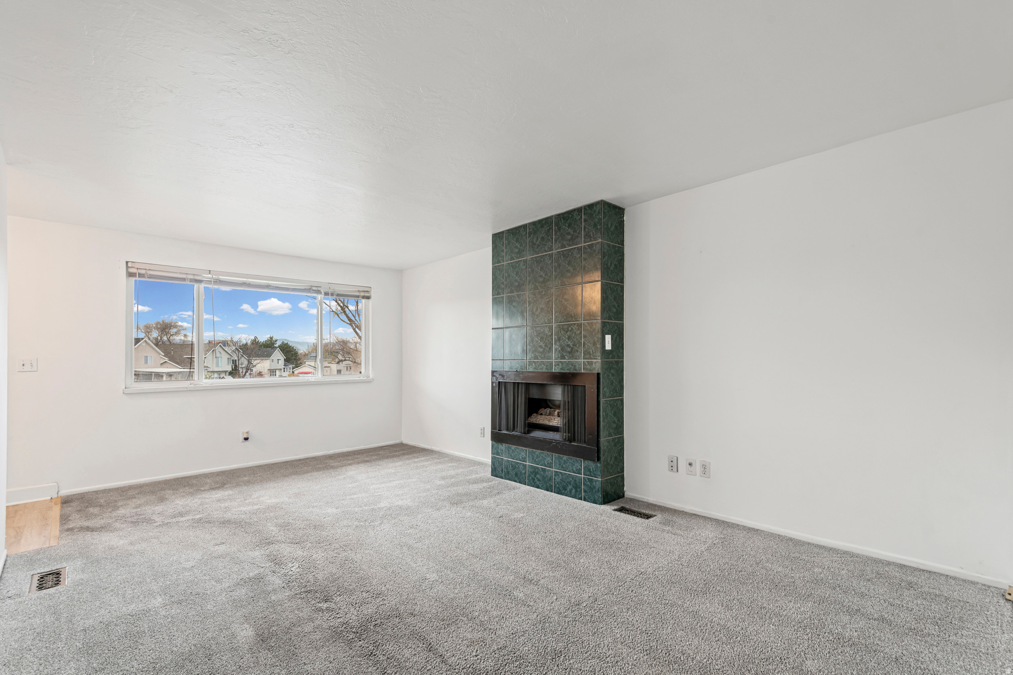 MT VERNON COVE CONDM - Residential