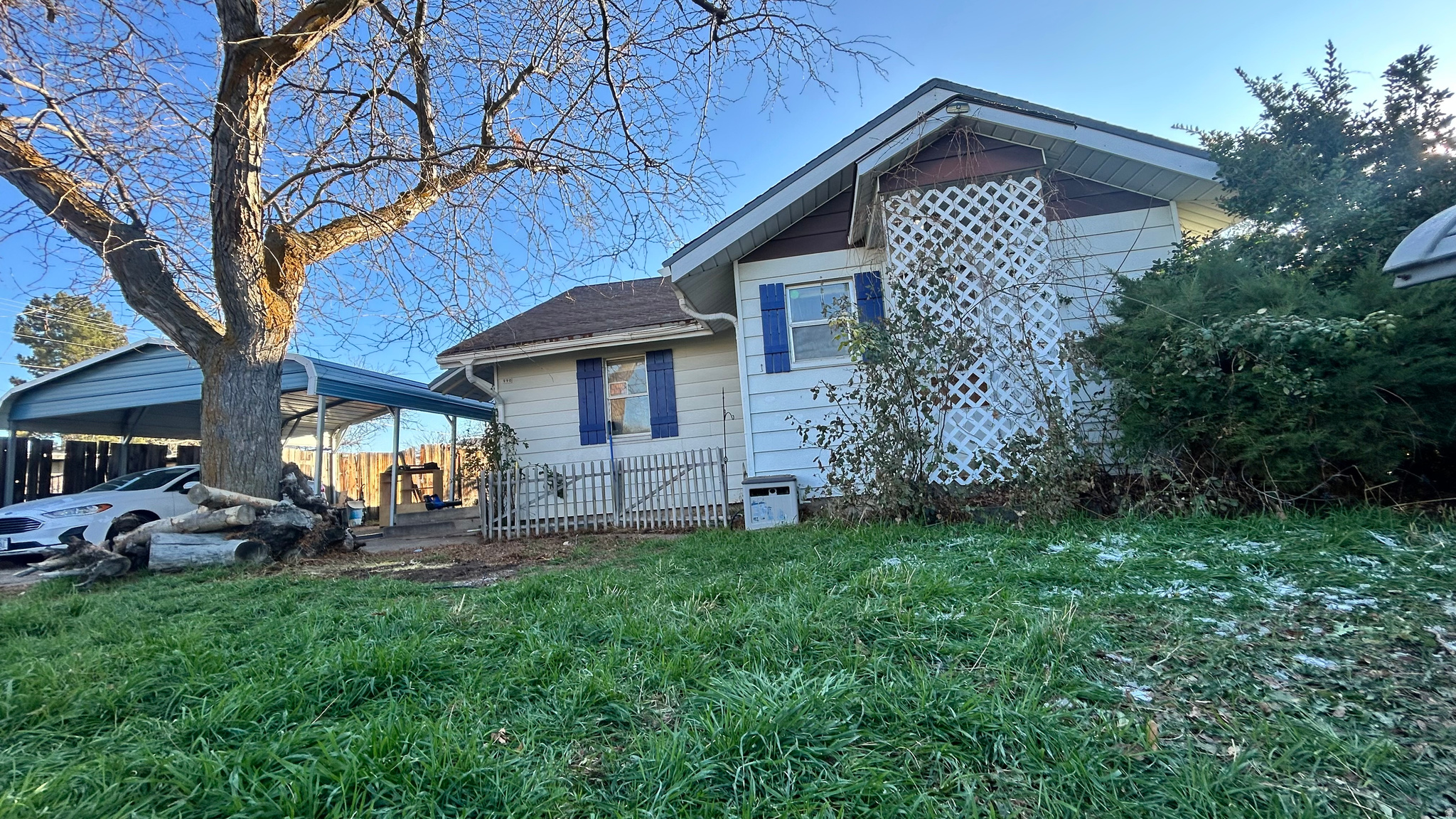 Main image without alt text