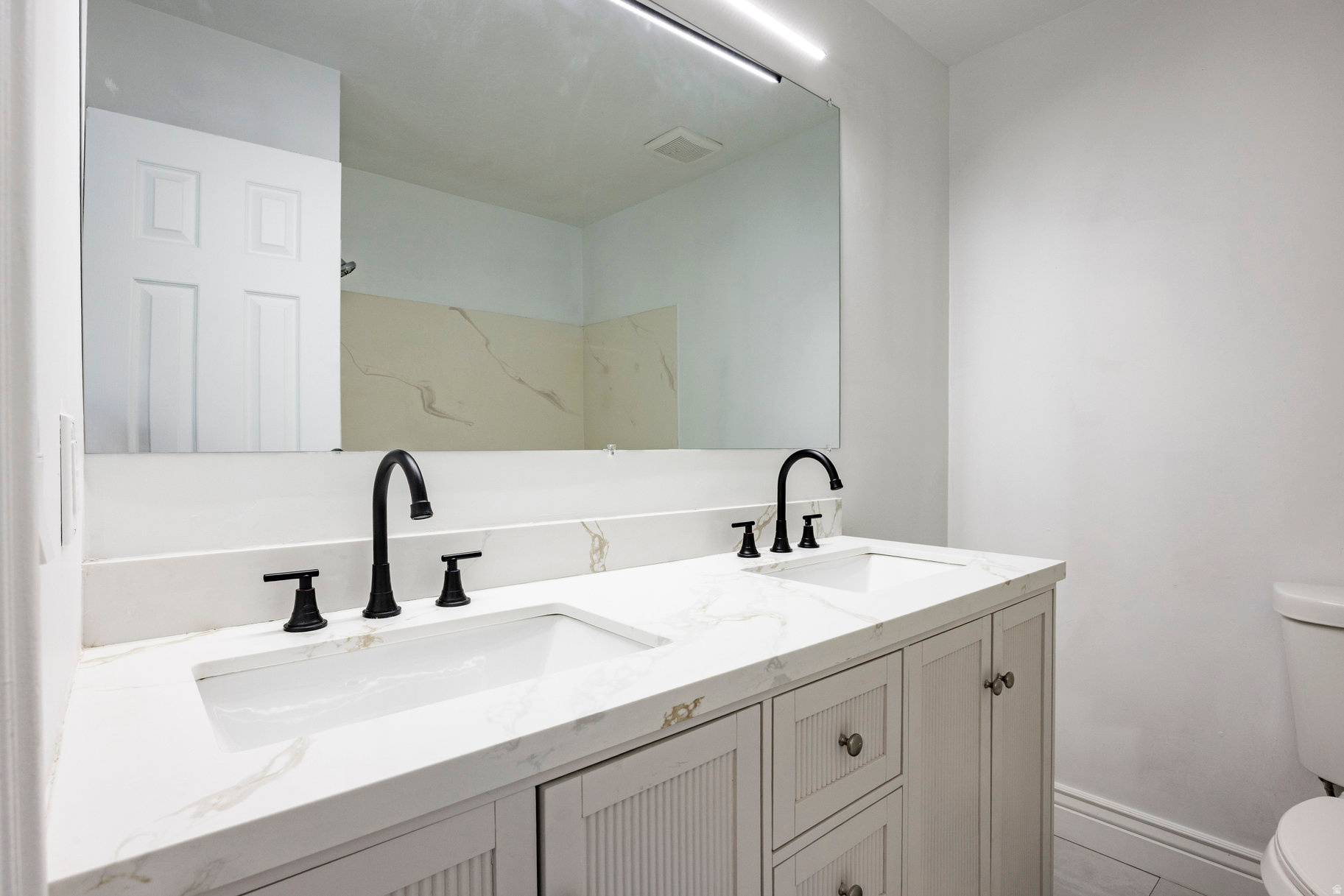 OQUIRAH SHOW - Residential