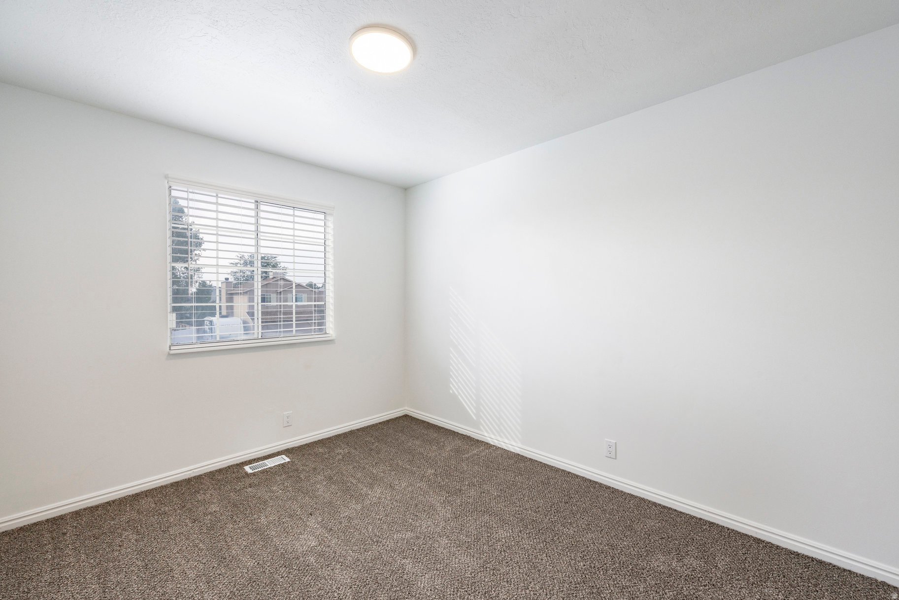 OQUIRAH SHOW - Residential