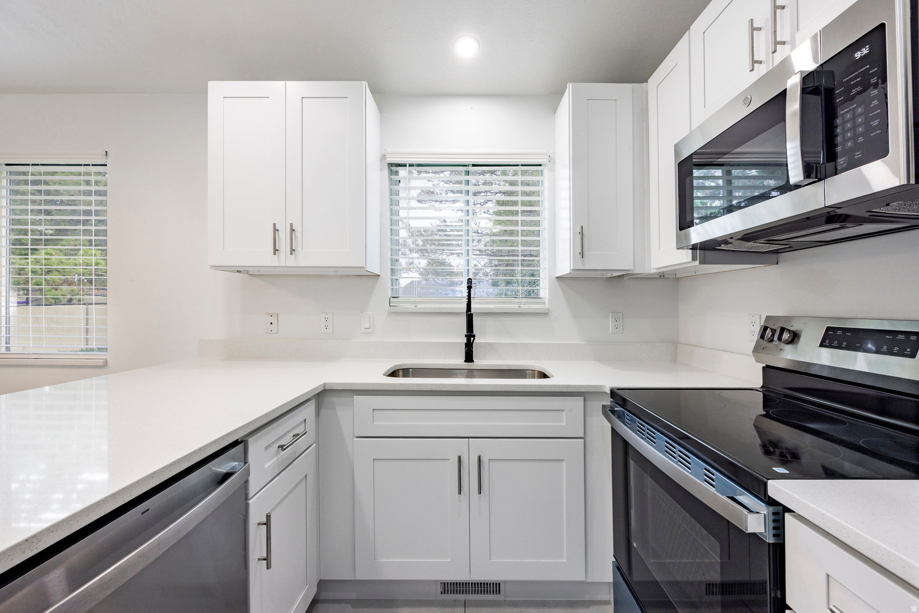 OQUIRAH SHOW - Residential