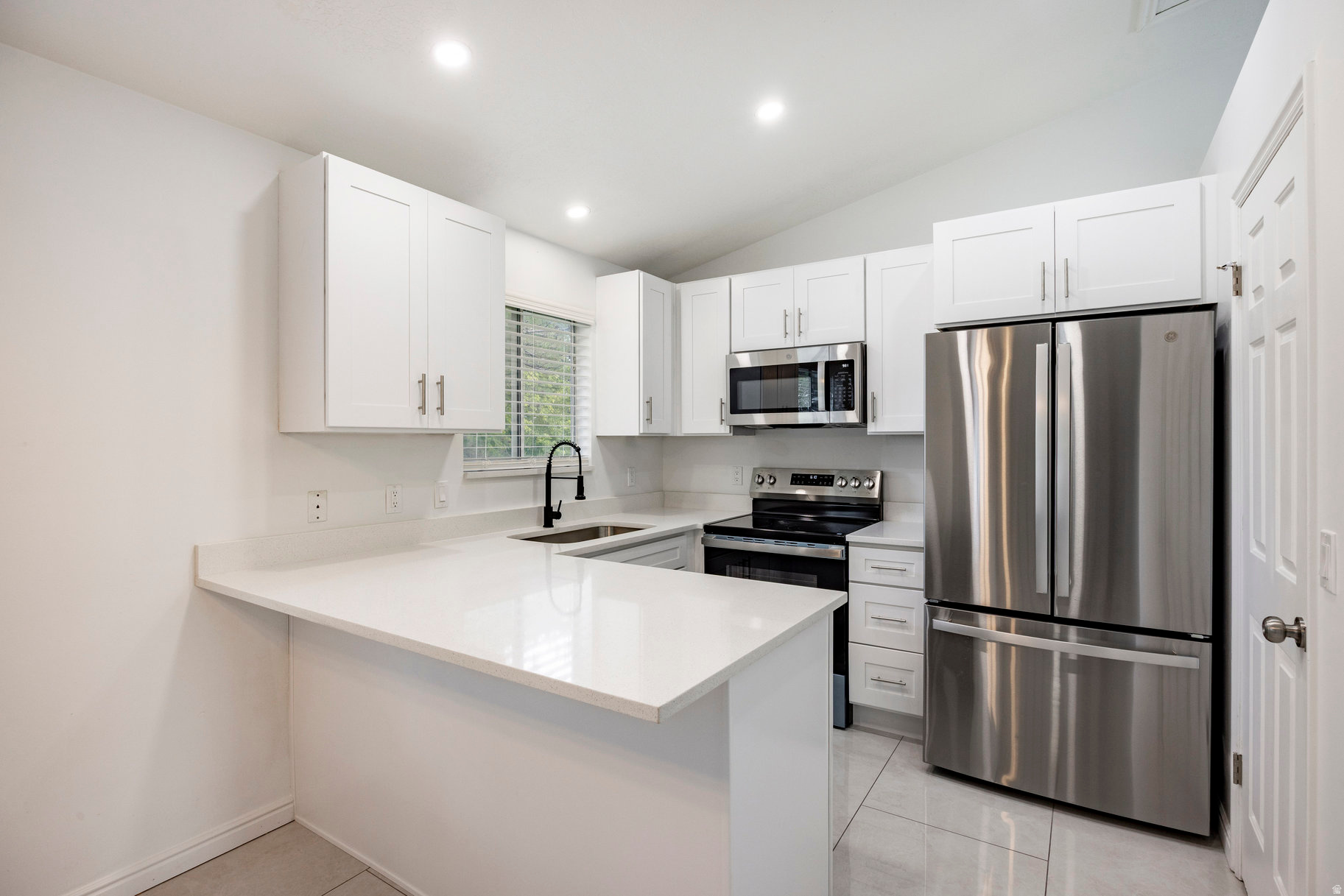 OQUIRAH SHOW - Residential