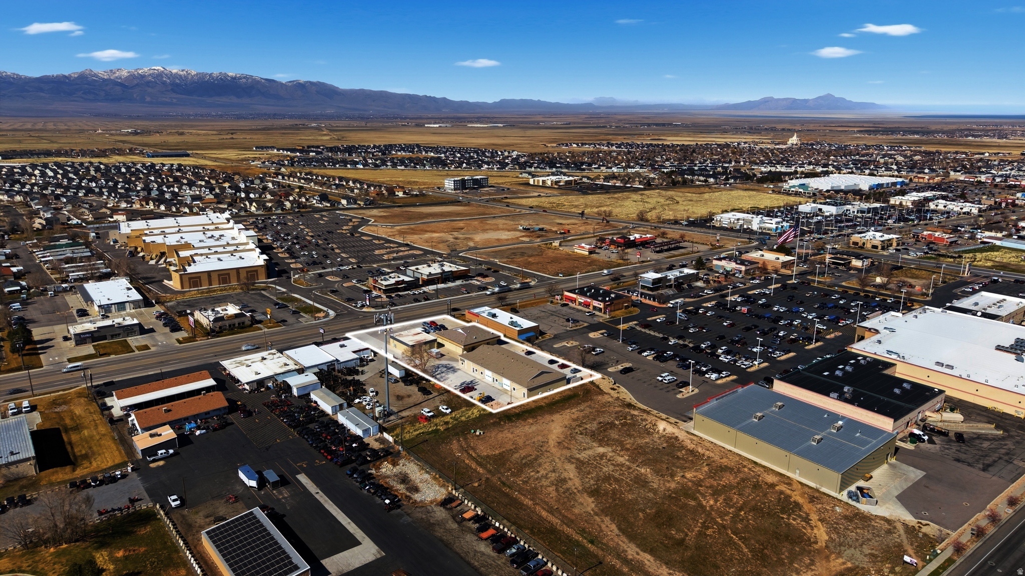 Main image without alt text