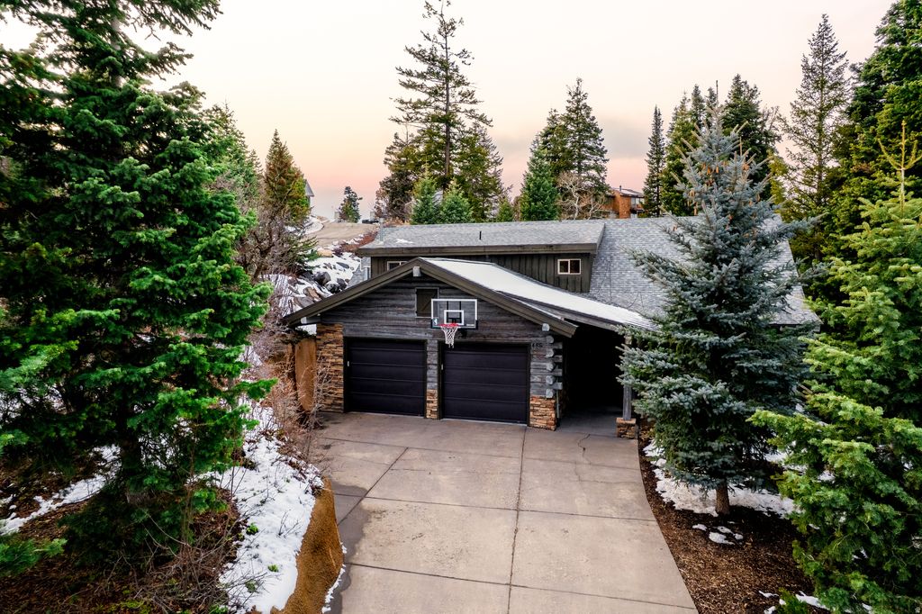 Photo of 485 CRESTVIEW DR, Park City, UT 84098 (MLS # 2141591)
