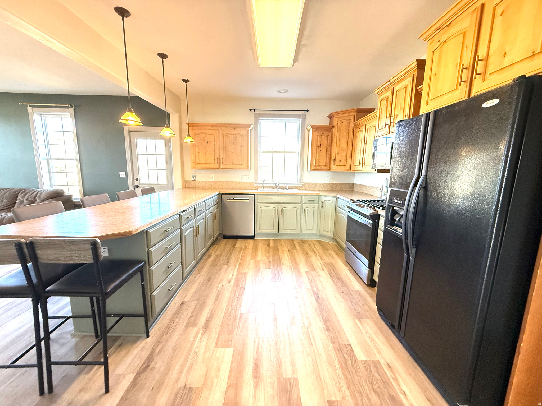 Main image without alt text