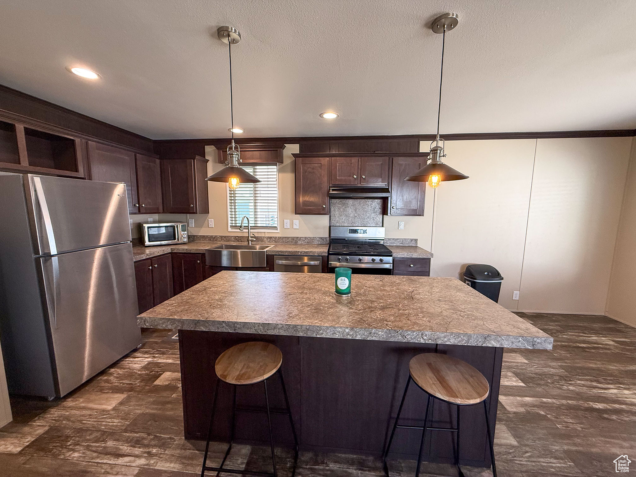 ROLLING HILLS ESTATES - Residential