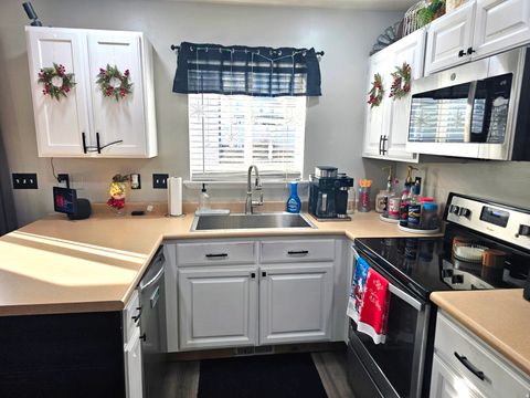 Tiny photo for 2007 N BELMONT DR, Saratoga Springs, UT 84045 (MLS # 2126821)