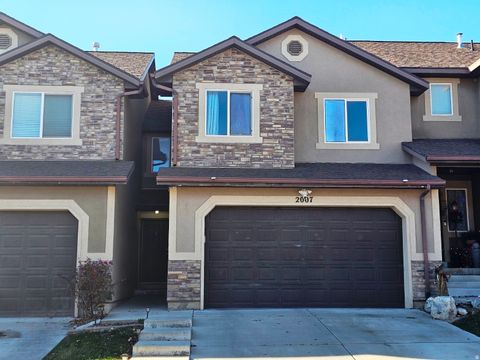 Photo of 2007 N BELMONT DR, Saratoga Springs, UT 84045 (MLS # 2126821)