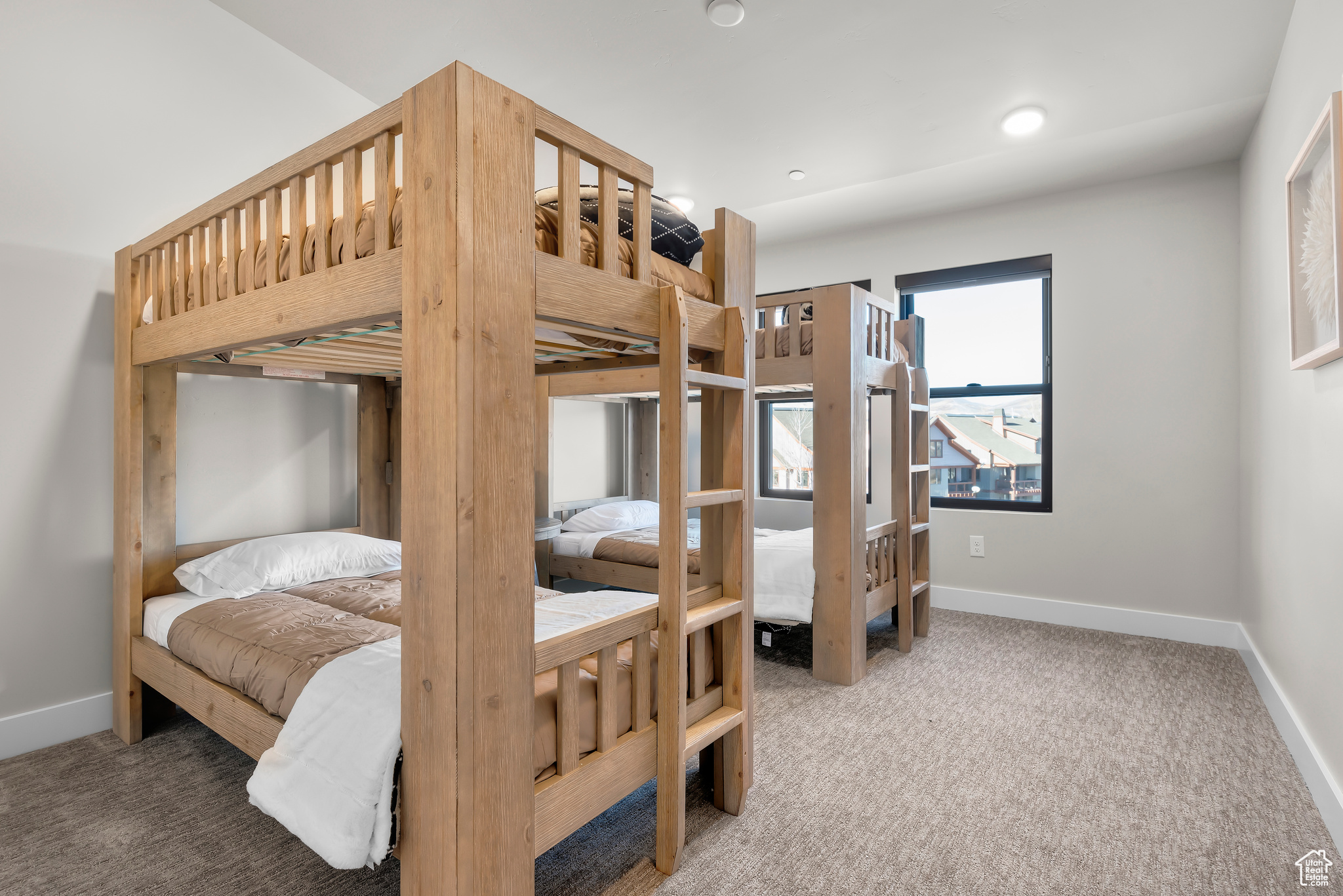 MAYFLOWER LAKESIDE - Residential