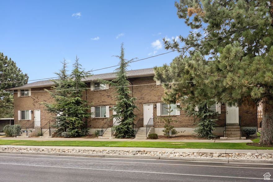 7 Plex located in the heart of Murray. Townhome style walkup units with onsite covered parking. All units are updated and always rented. The property is professionally maintained with spacious landscaping including a small playground. # of Units 7 Current monthly Income RENT $11,895 Other Monthly Income $295 Total Possible Annual Income $146,280 Price per Door $264,286