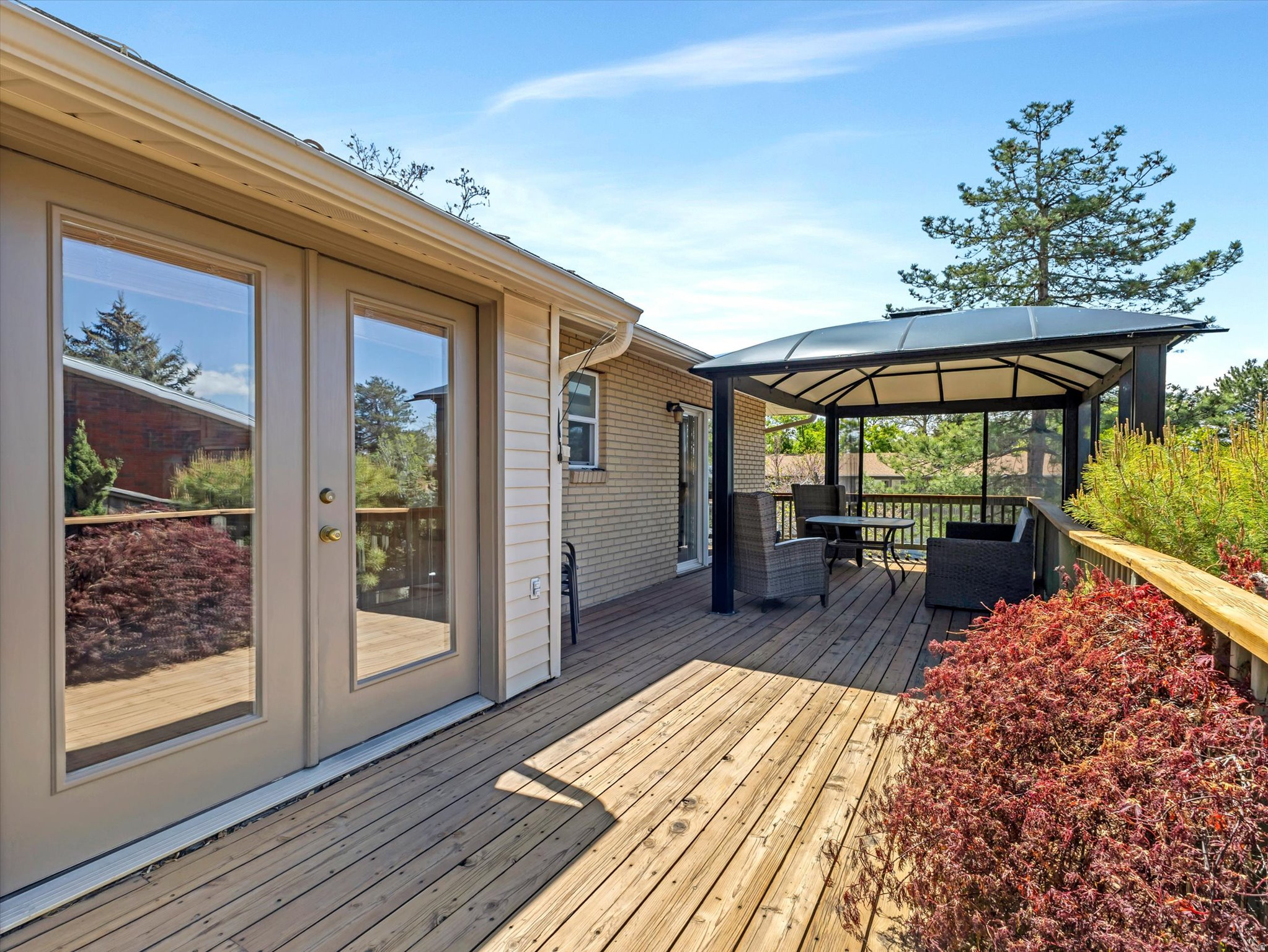 FALCONHURST - Residential