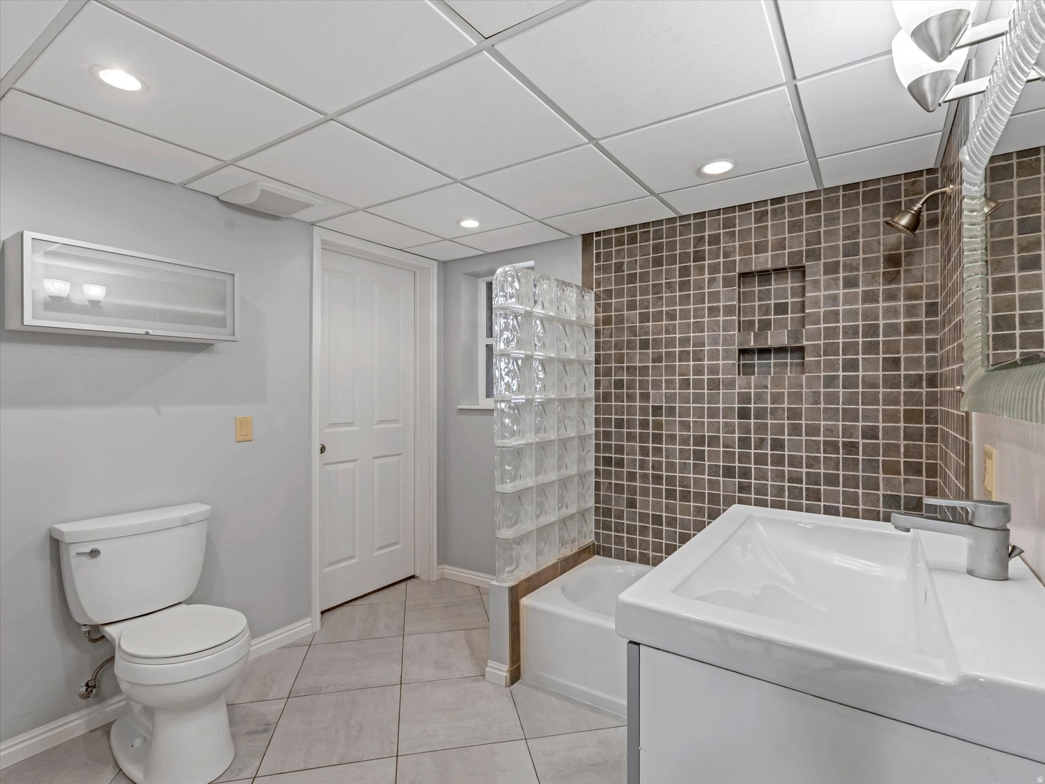FALCONHURST - Residential