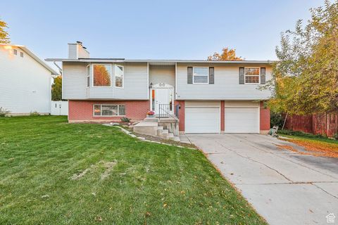Photo of 98 E 1420 S, Farmington, UT 84025 (MLS # 2118594)