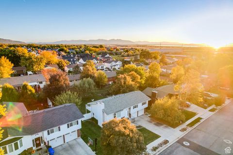 Tiny photo for 98 E 1420 S, Farmington, UT 84025 (MLS # 2118594)