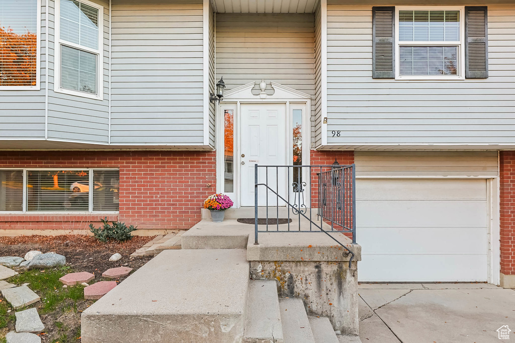 CAVE HOLLOW - Residential