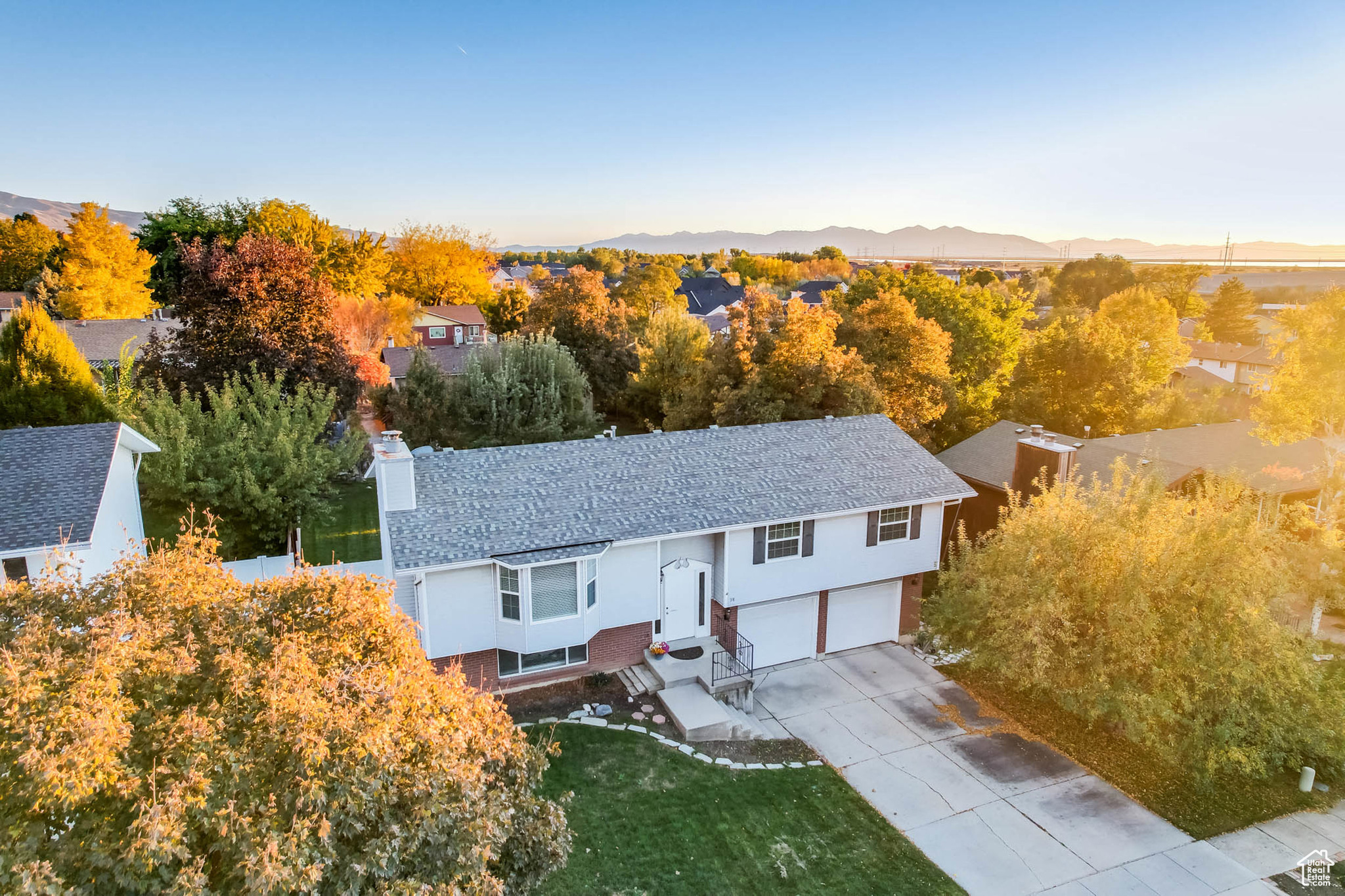 CAVE HOLLOW - Residential