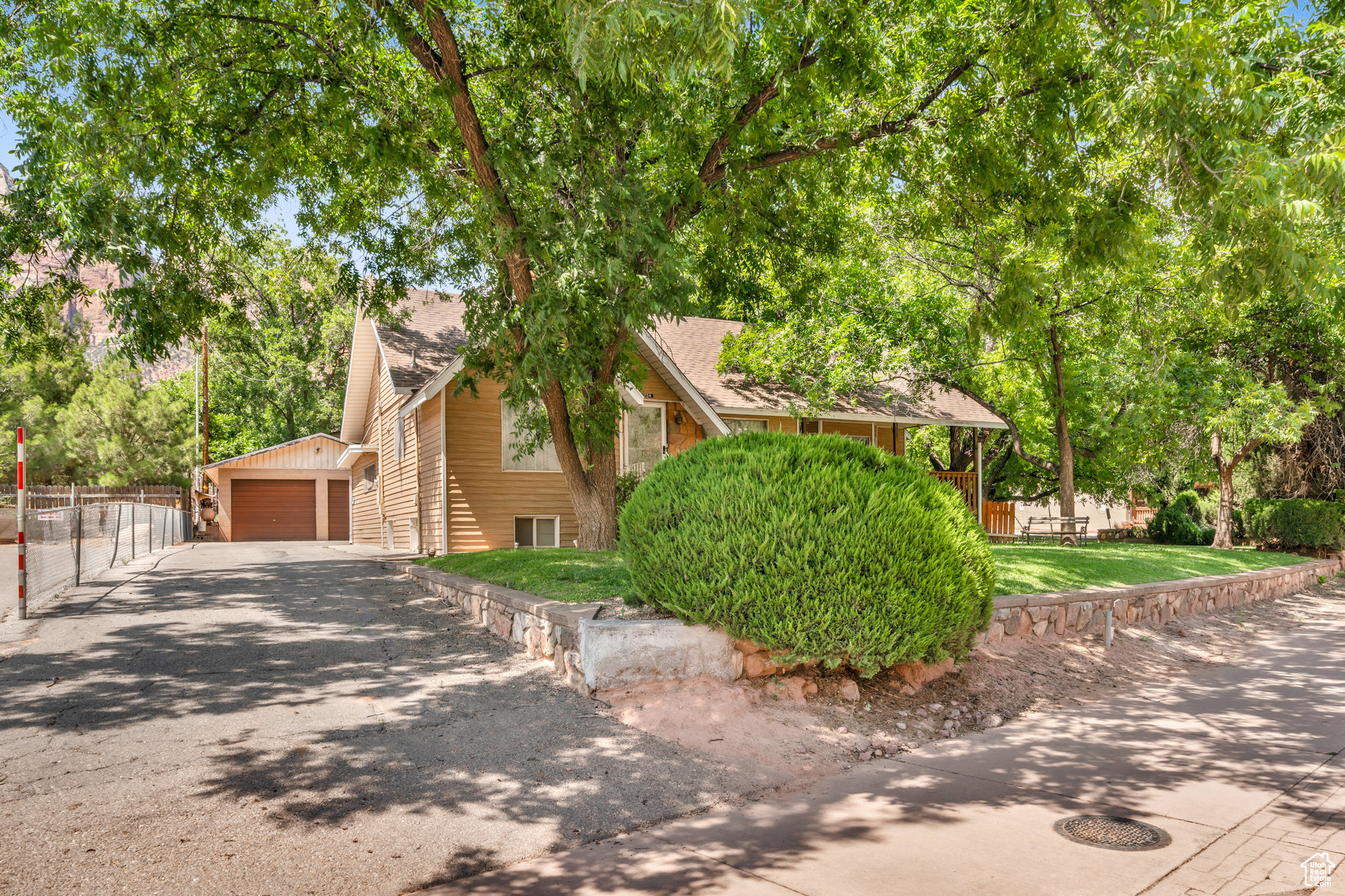 724 Zion Park Blvd, Springdale, Utah image 4