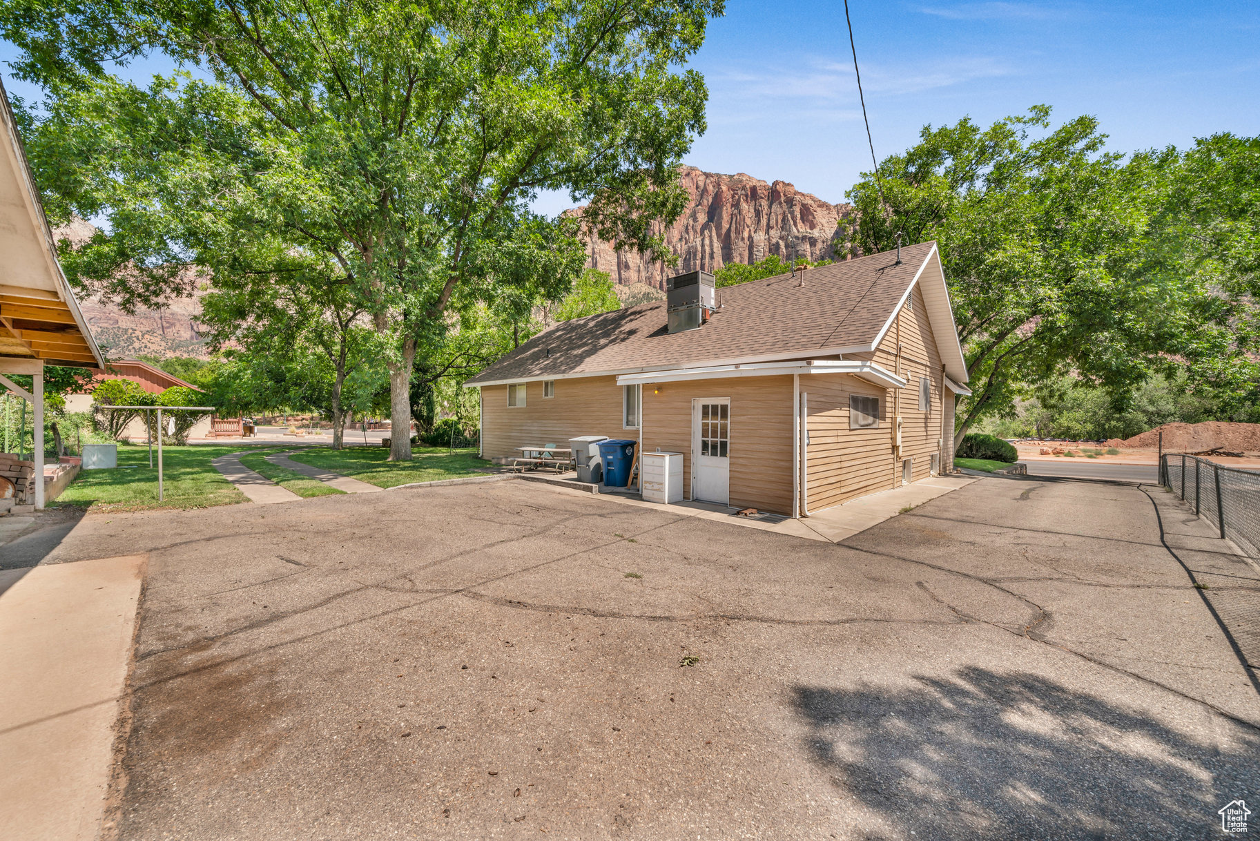 724 Zion Park Blvd, Springdale, Utah image 7