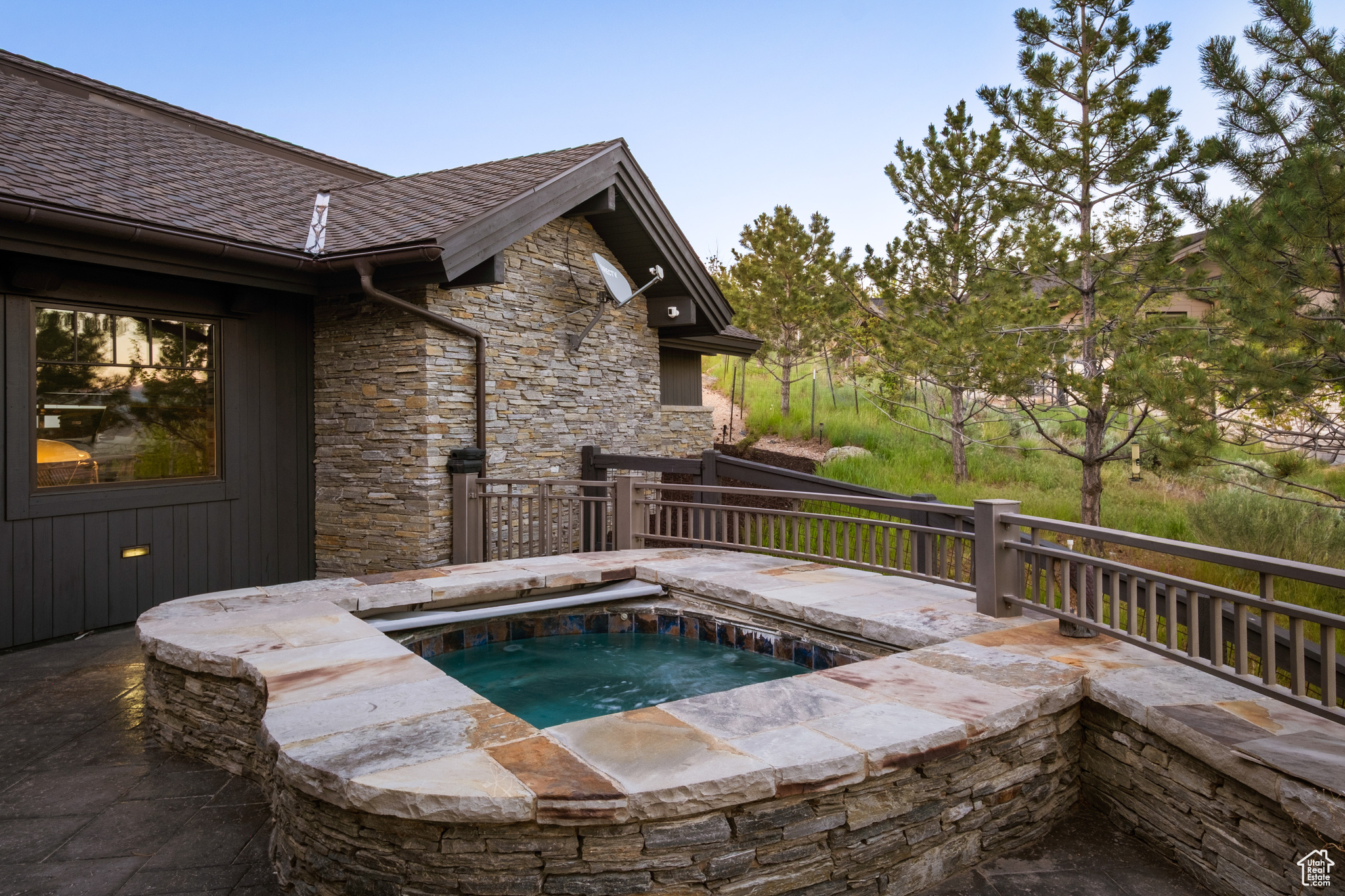 RED LEDGES - Residential