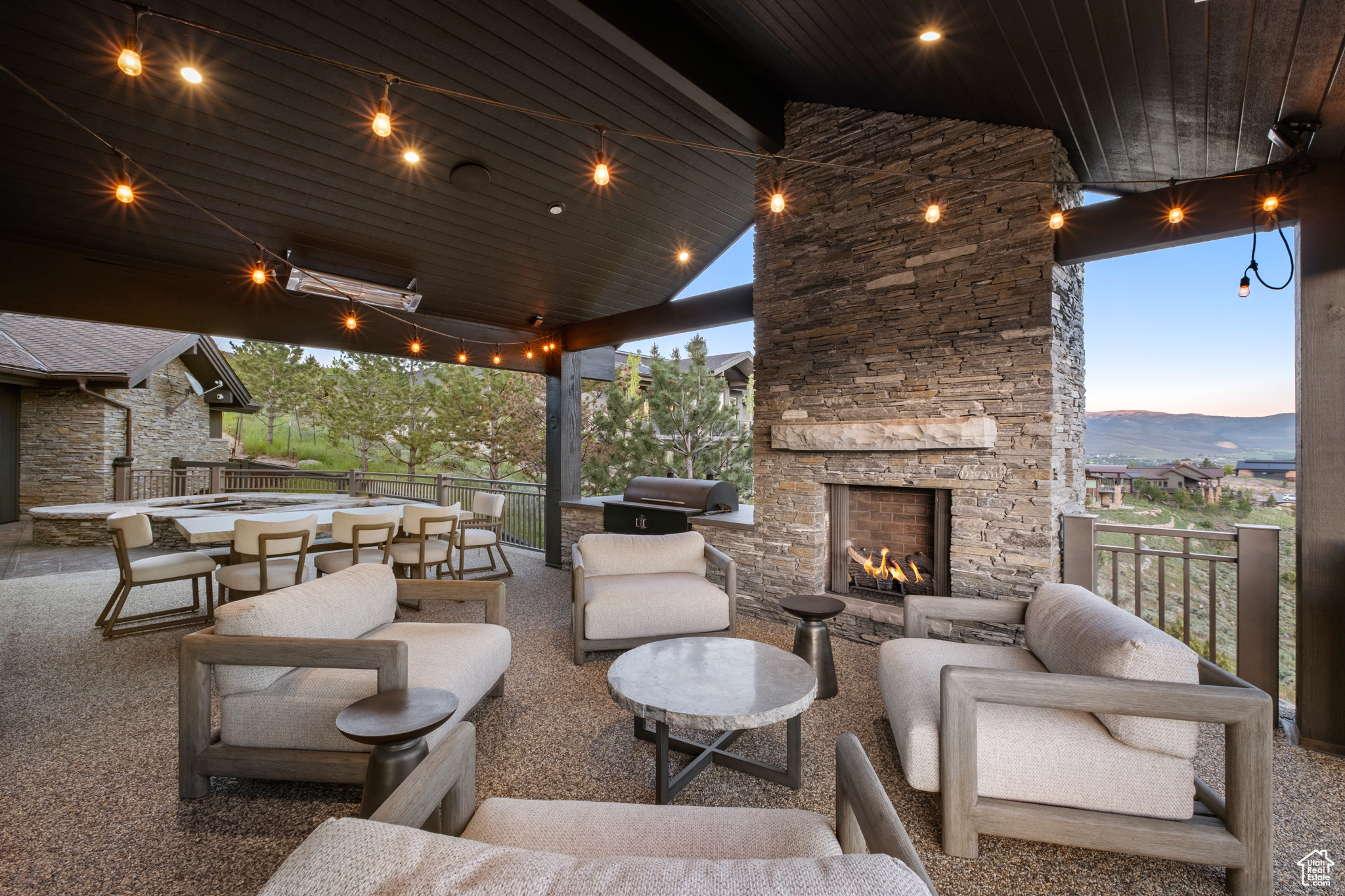 RED LEDGES - Residential