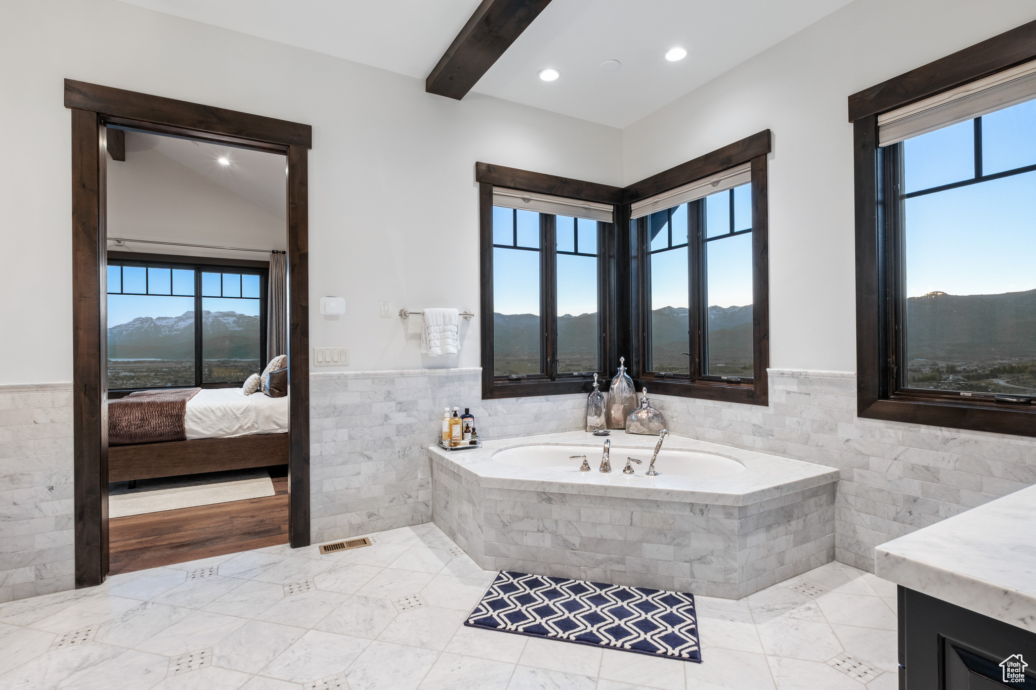 RED LEDGES - Residential