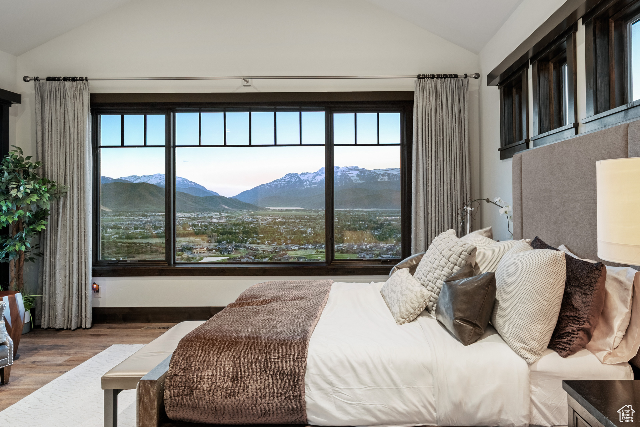 RED LEDGES - Residential