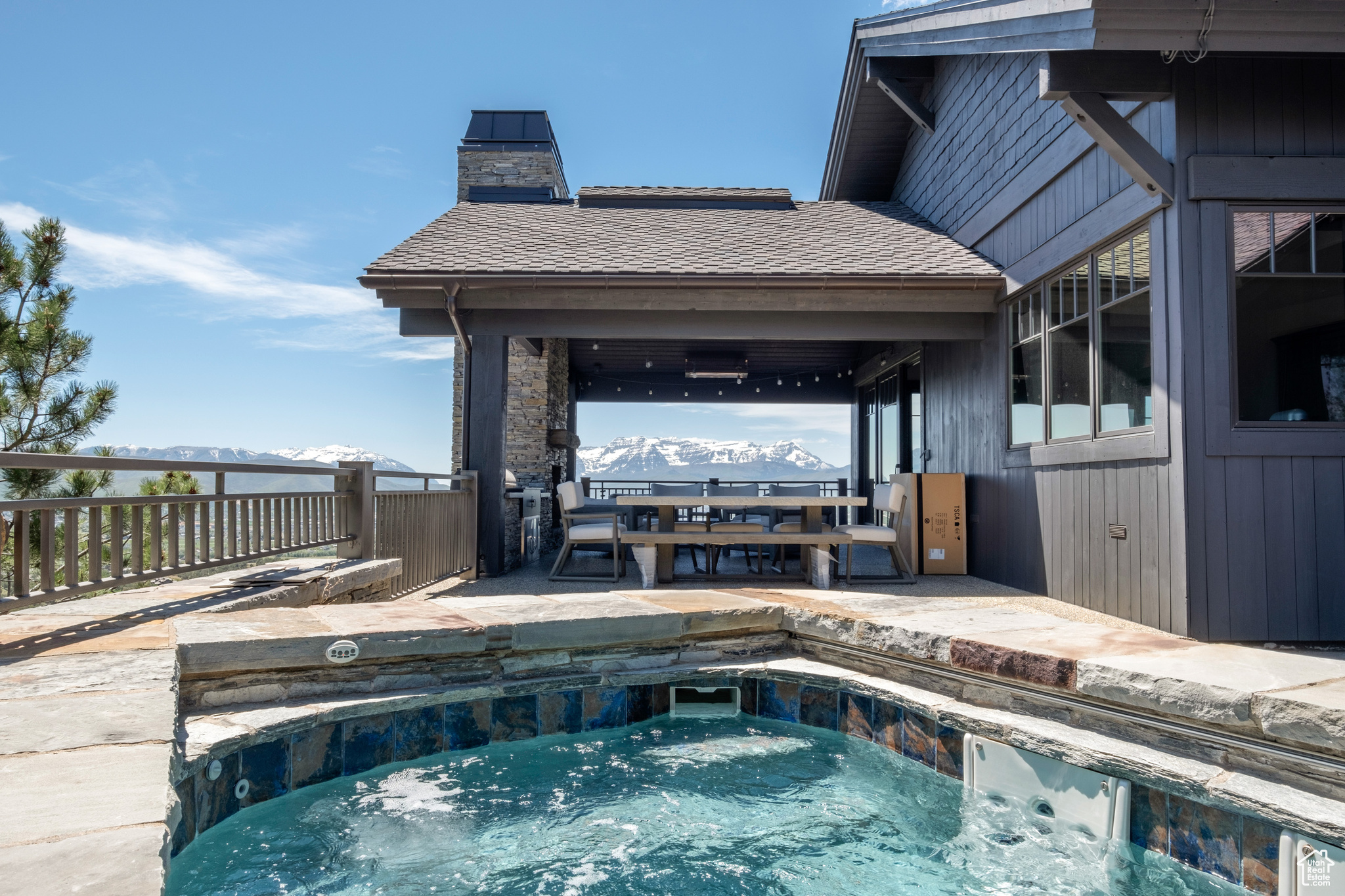 RED LEDGES - Residential