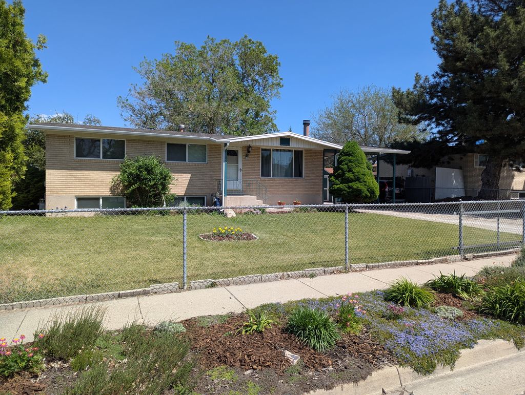 Photo of 4545 S THORNWOOD AVE, Taylorsville, UT 84123 (MLS # 2157447)