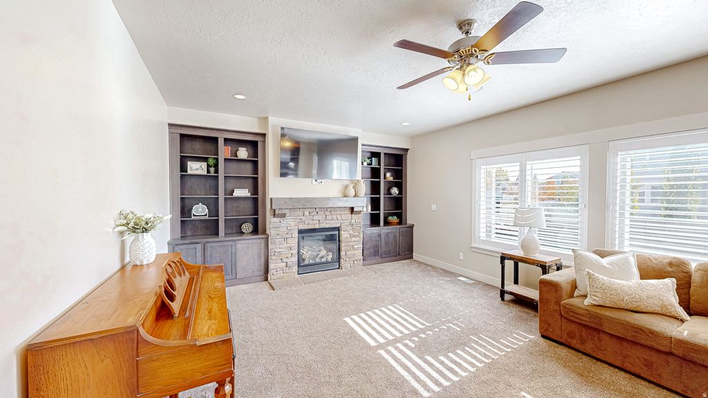 Photo of 368 E 700 N, Springville, UT 84663 (MLS # 2150904)
