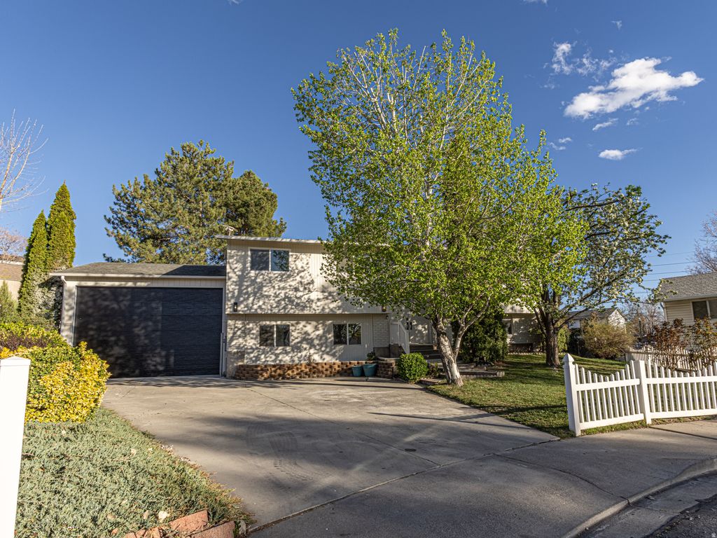 Photo of 365 S 1015 W, Orem, UT 84058 (MLS # 2146309)