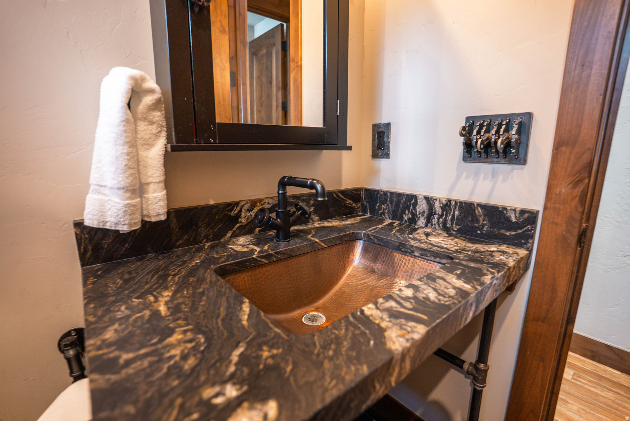 COTTONWOOD CANYON - Residential