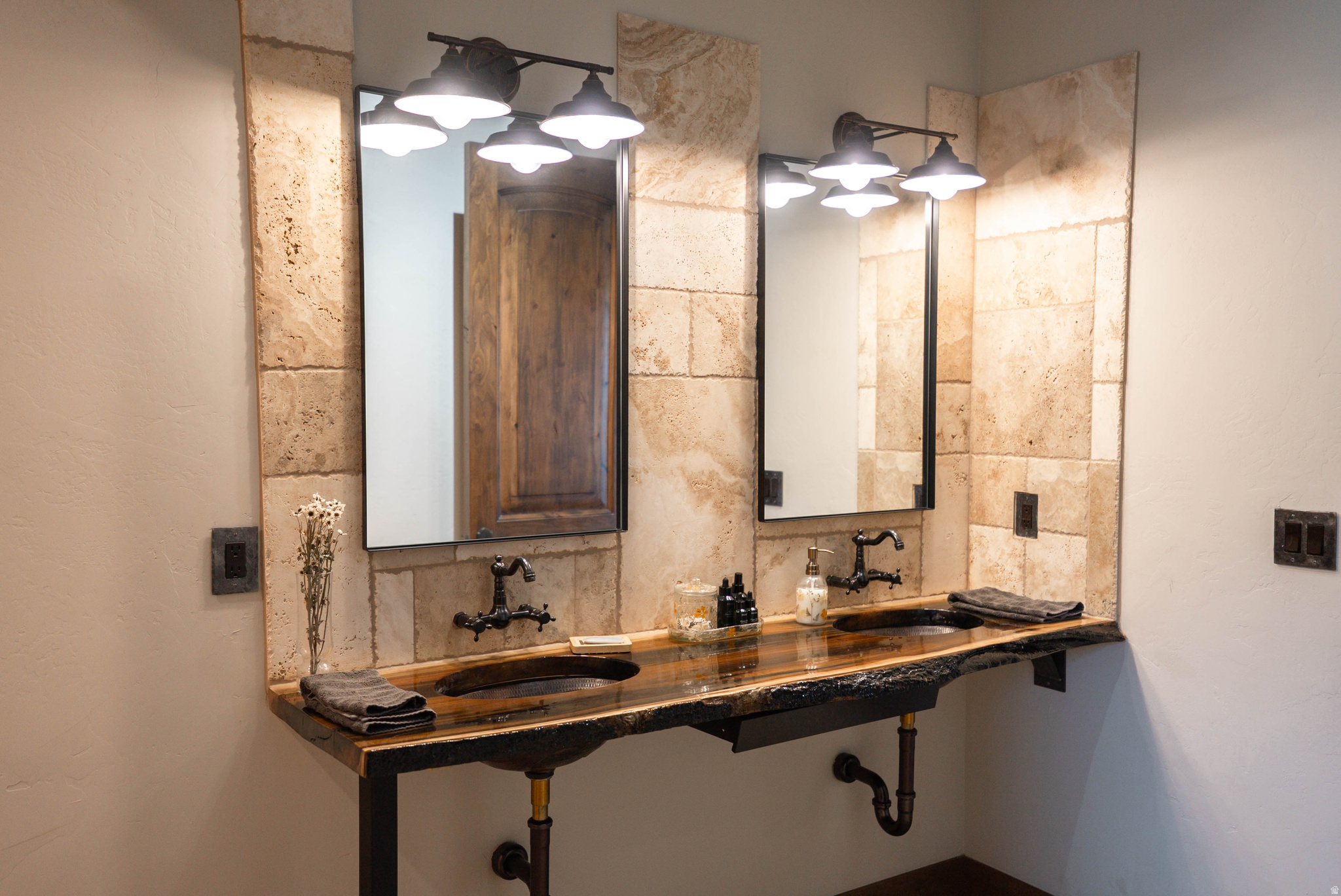 COTTONWOOD CANYON - Residential