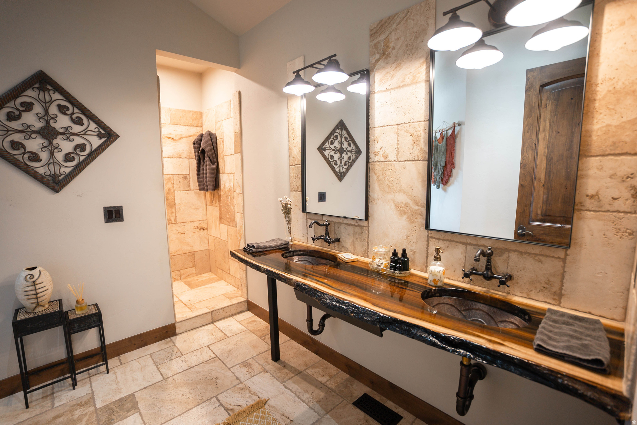 COTTONWOOD CANYON - Residential