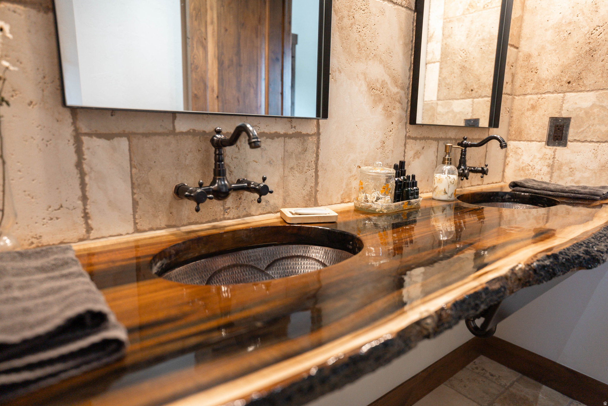 COTTONWOOD CANYON - Residential