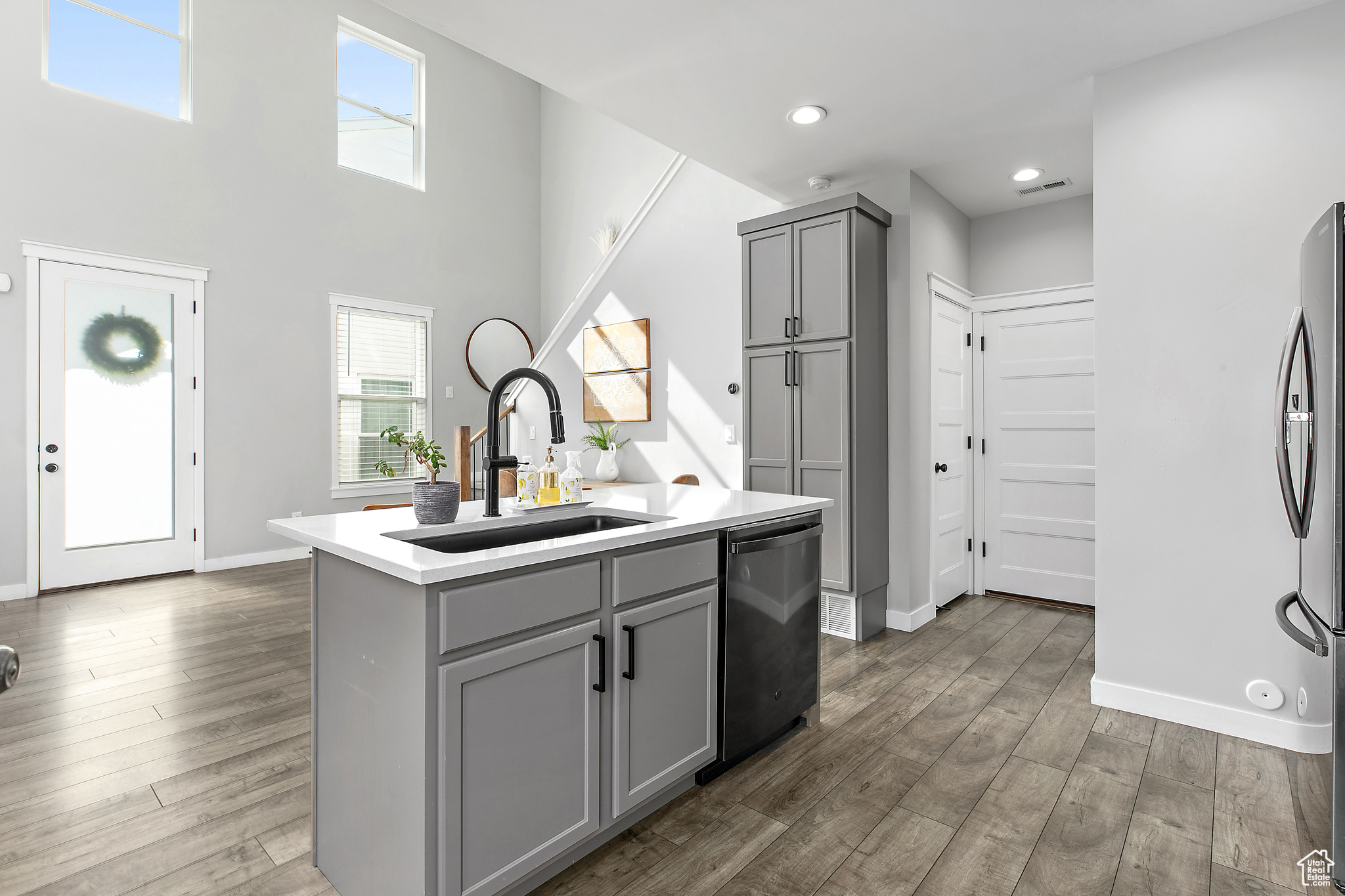 CREEKSIDE - Residential