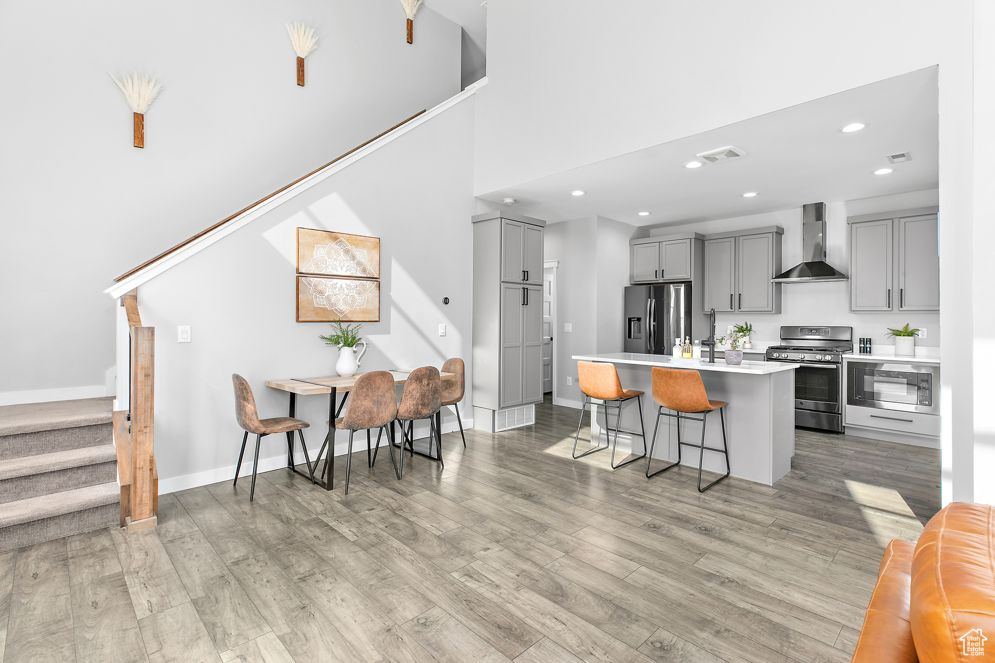 CREEKSIDE - Residential