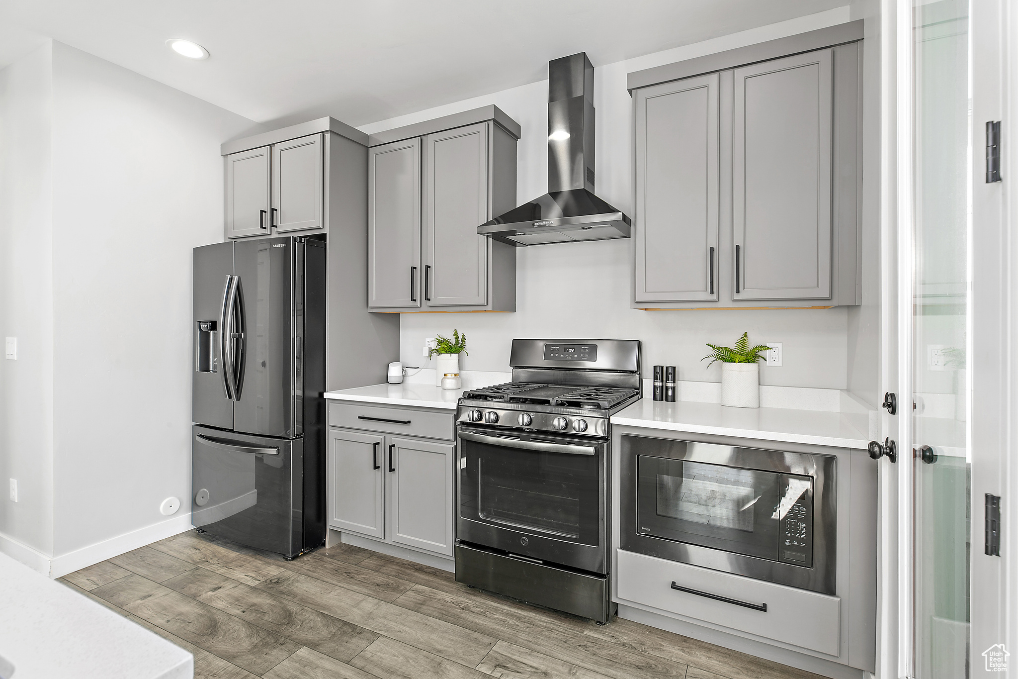 CREEKSIDE - Residential