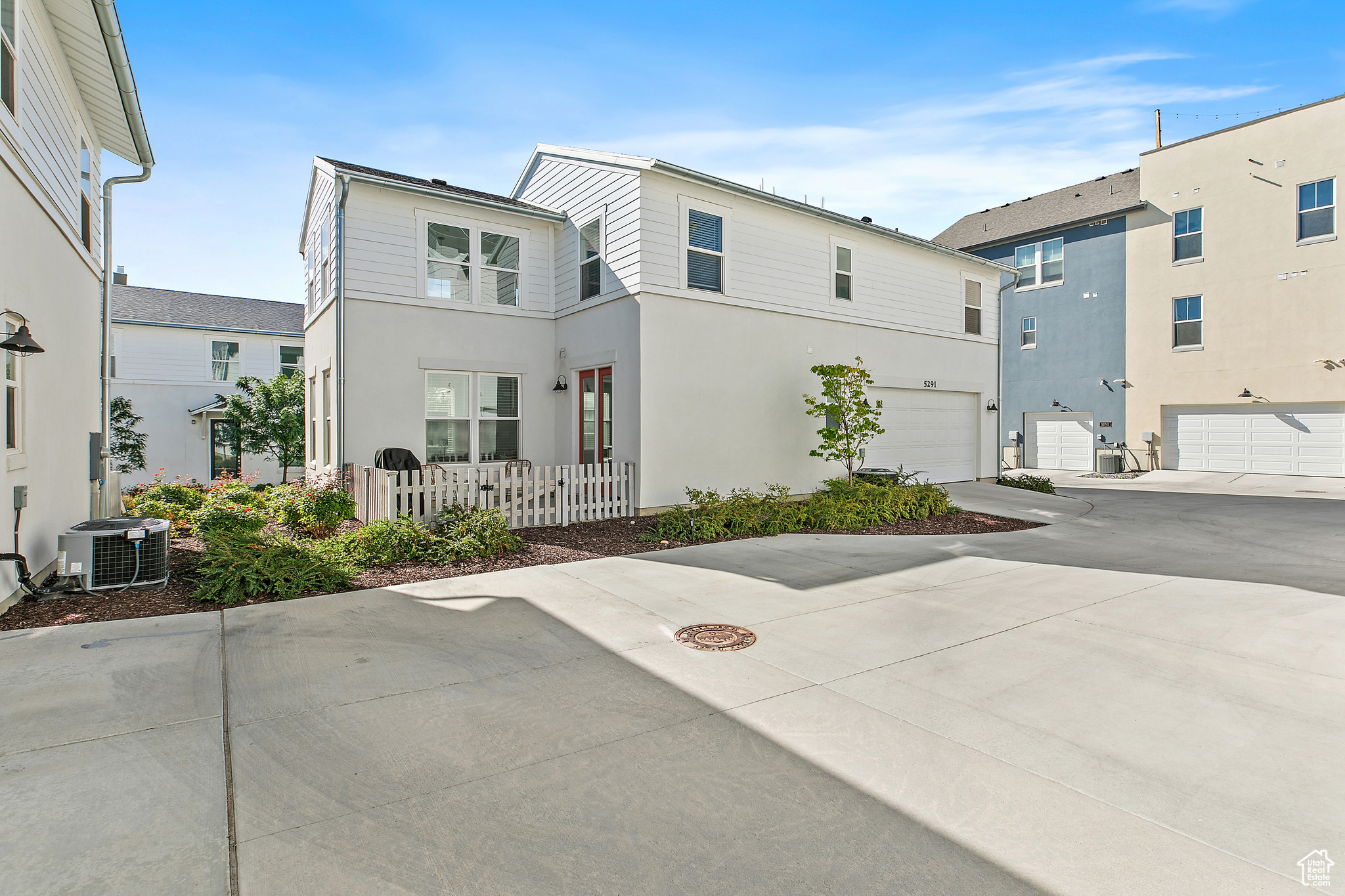 CREEKSIDE - Residential