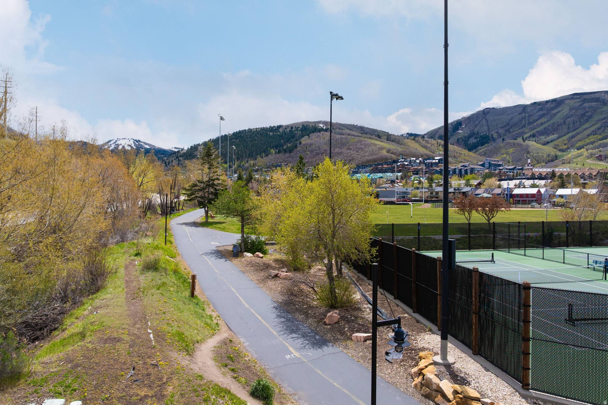 SNOW COUNTRY CONDOMINIUM - Residential