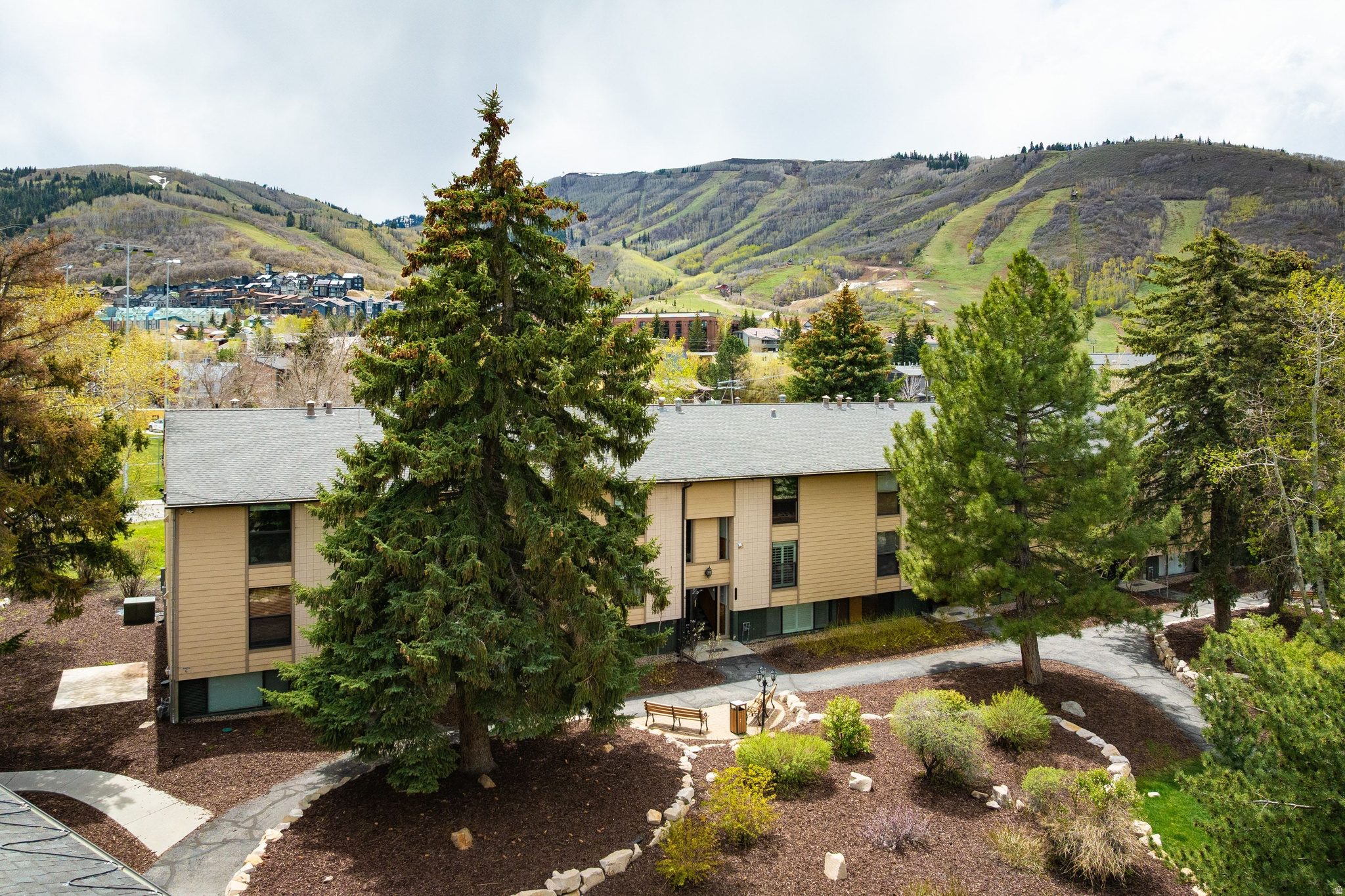 SNOW COUNTRY CONDOMINIUM - Residential
