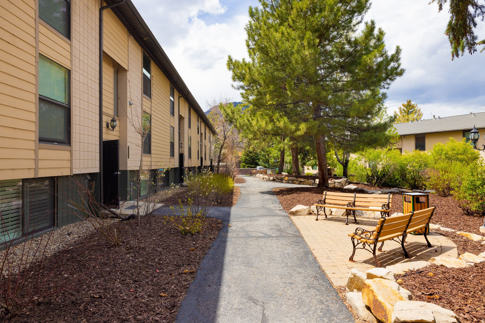 SNOW COUNTRY CONDOMINIUM - Residential