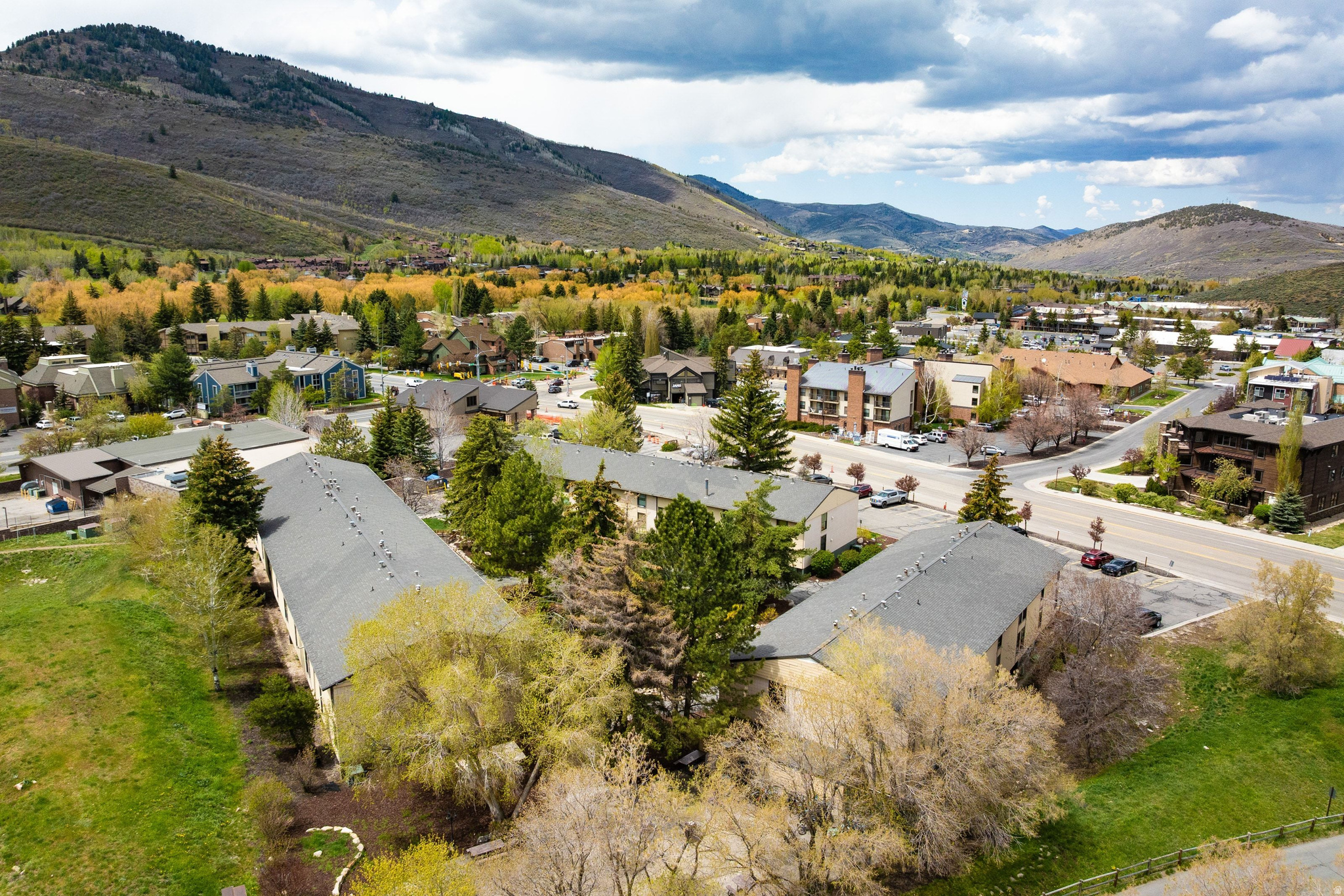 SNOW COUNTRY CONDOMINIUM - Residential