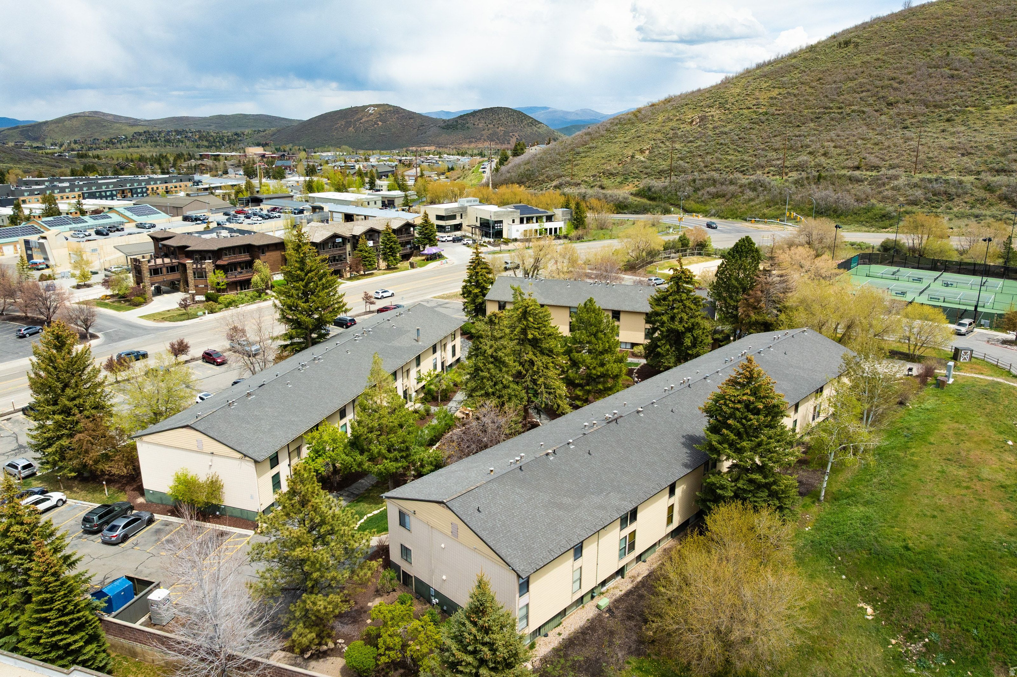 SNOW COUNTRY CONDOMINIUM - Residential