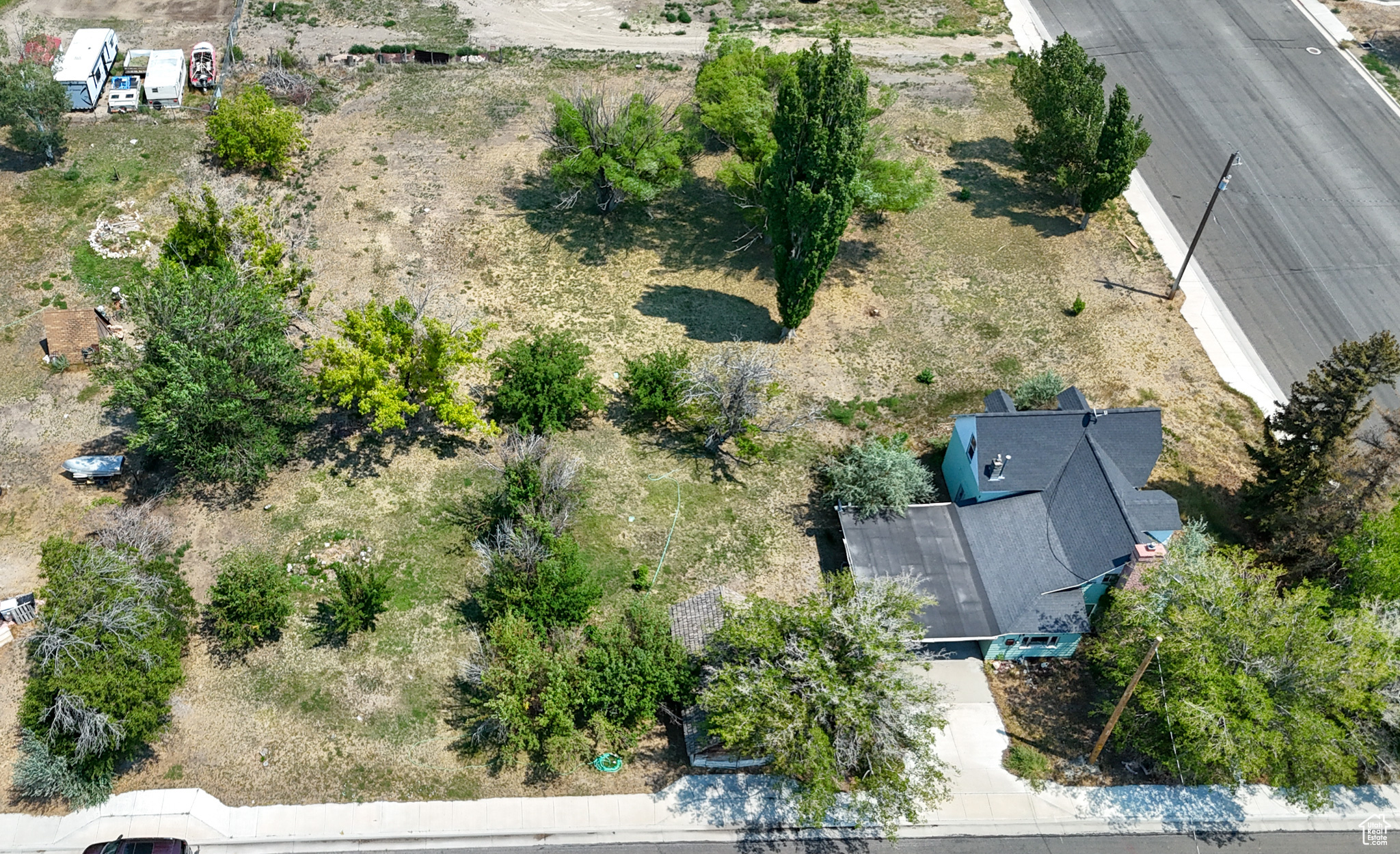 Main image without alt text