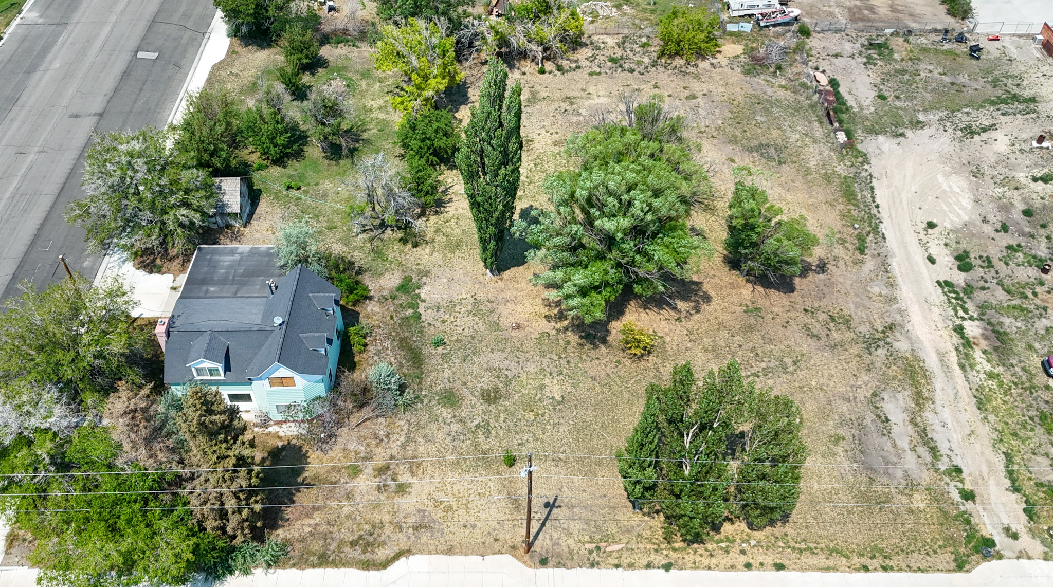 Main image without alt text