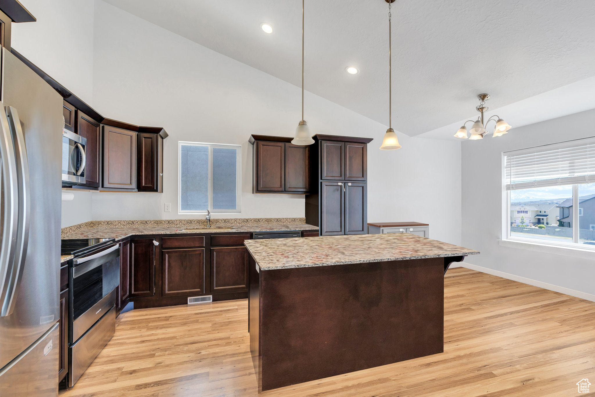 1483 W Stone Gate Dr, Saratoga Springs, Utah image 4